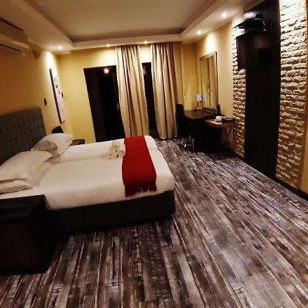 Citystay Ladybrand Bagian luar foto